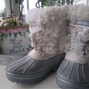 Girls size 2 London fog snow boots white with glitter